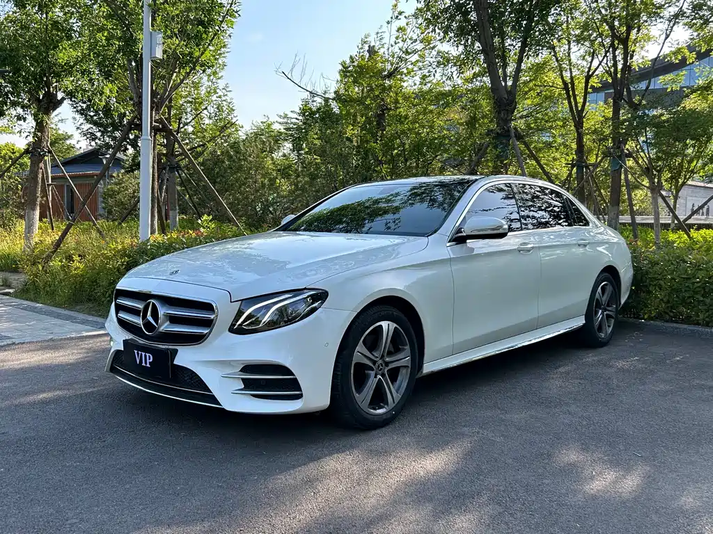 Mercedes-Benz E-Class — фото 1