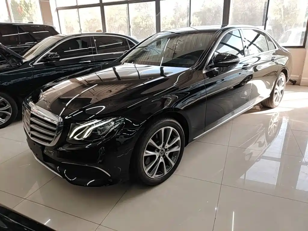 Mercedes-Benz E-Class — фото 2