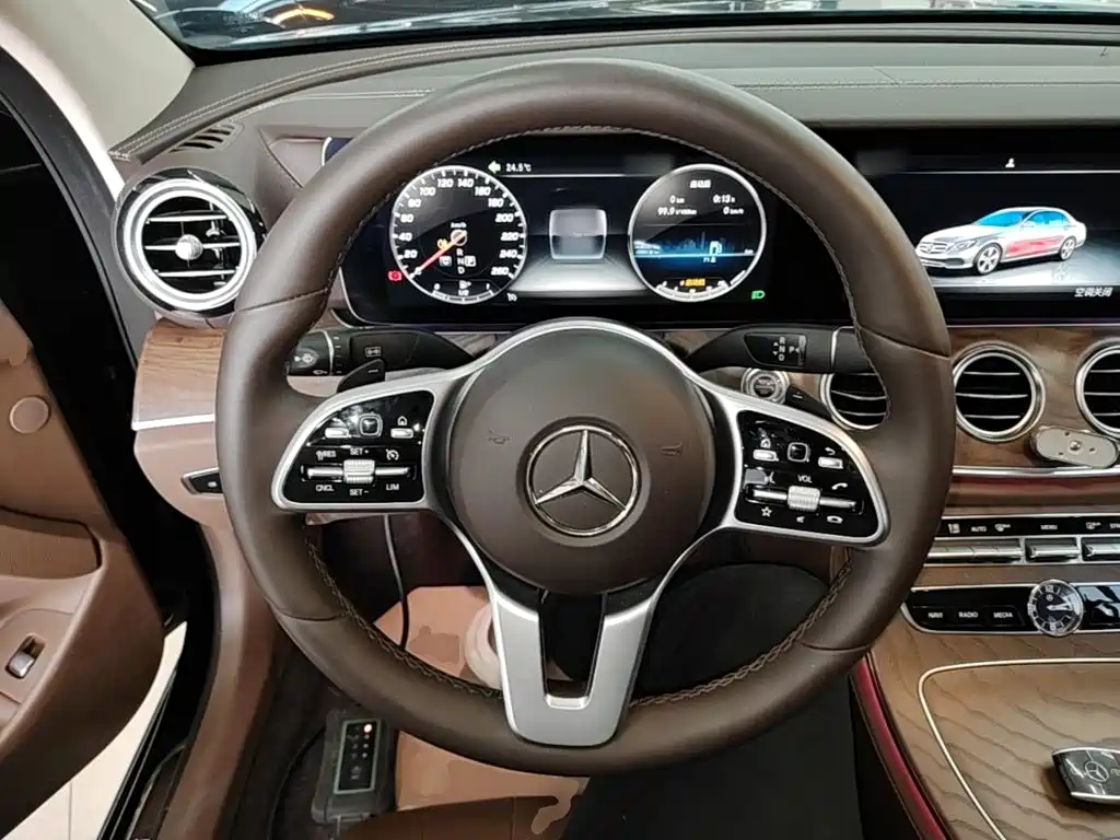 Mercedes-Benz E-Class — фото 11