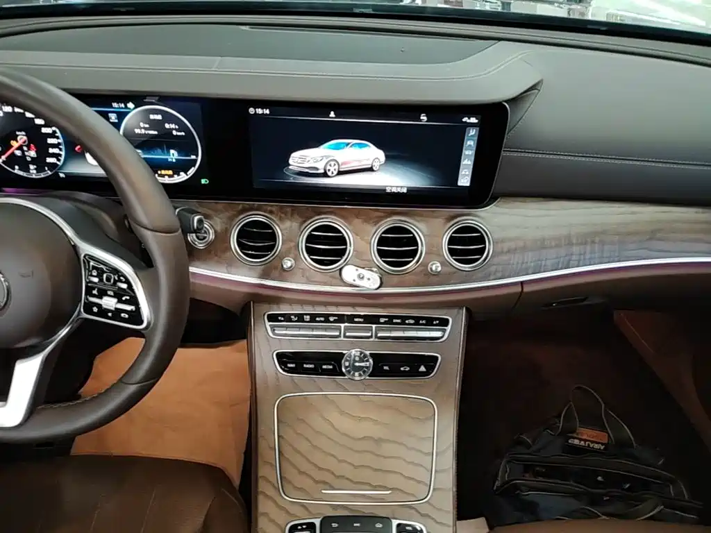 Mercedes-Benz E-Class — фото 13