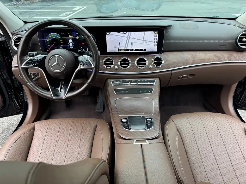 Mercedes-Benz E-Class — фото 11