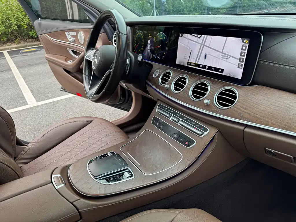 Mercedes-Benz E-Class — фото 15