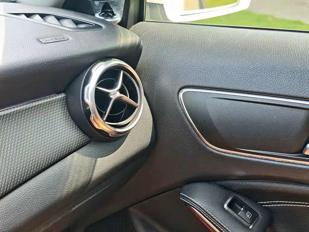 Mercedes-Benz GLA — фото 14