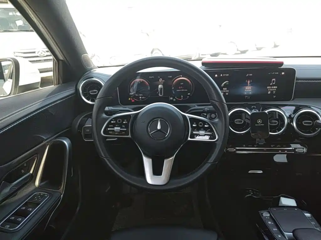 Mercedes-Benz A-Class — фото 11