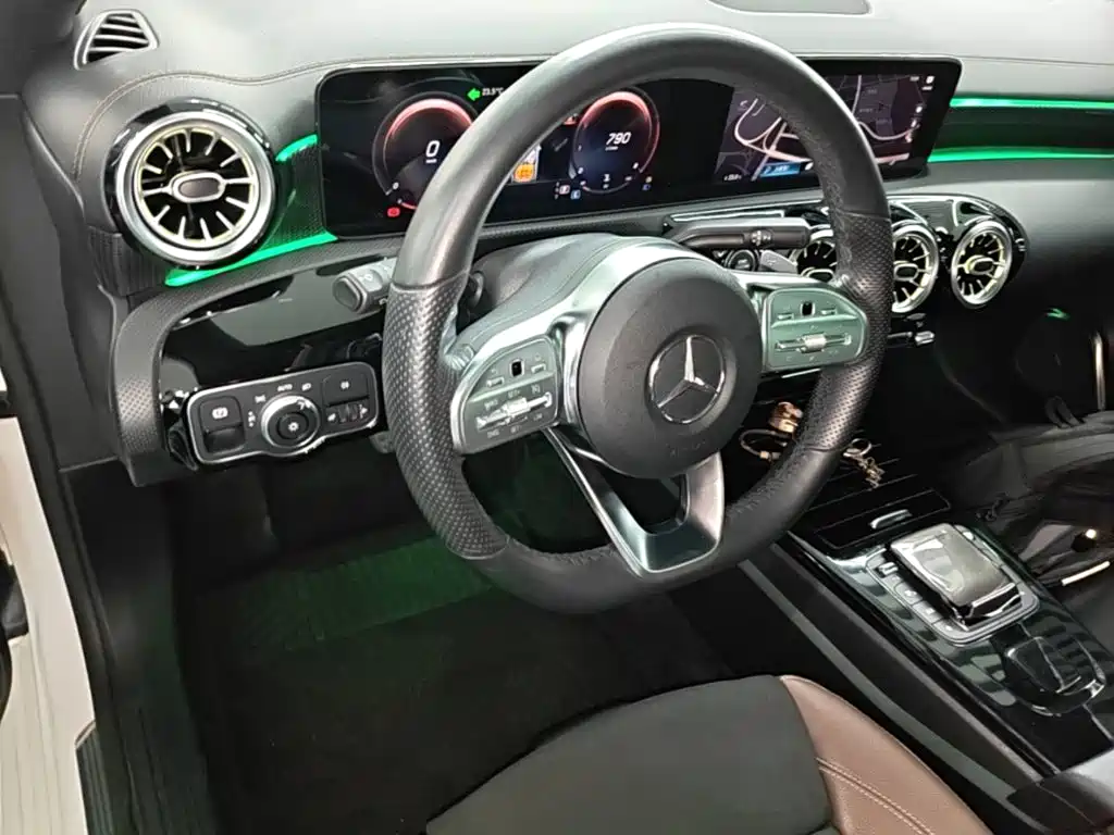 Mercedes-Benz A-Class — фото 11