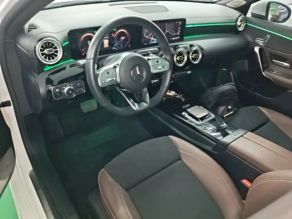 Mercedes-Benz A-Class — фото 10