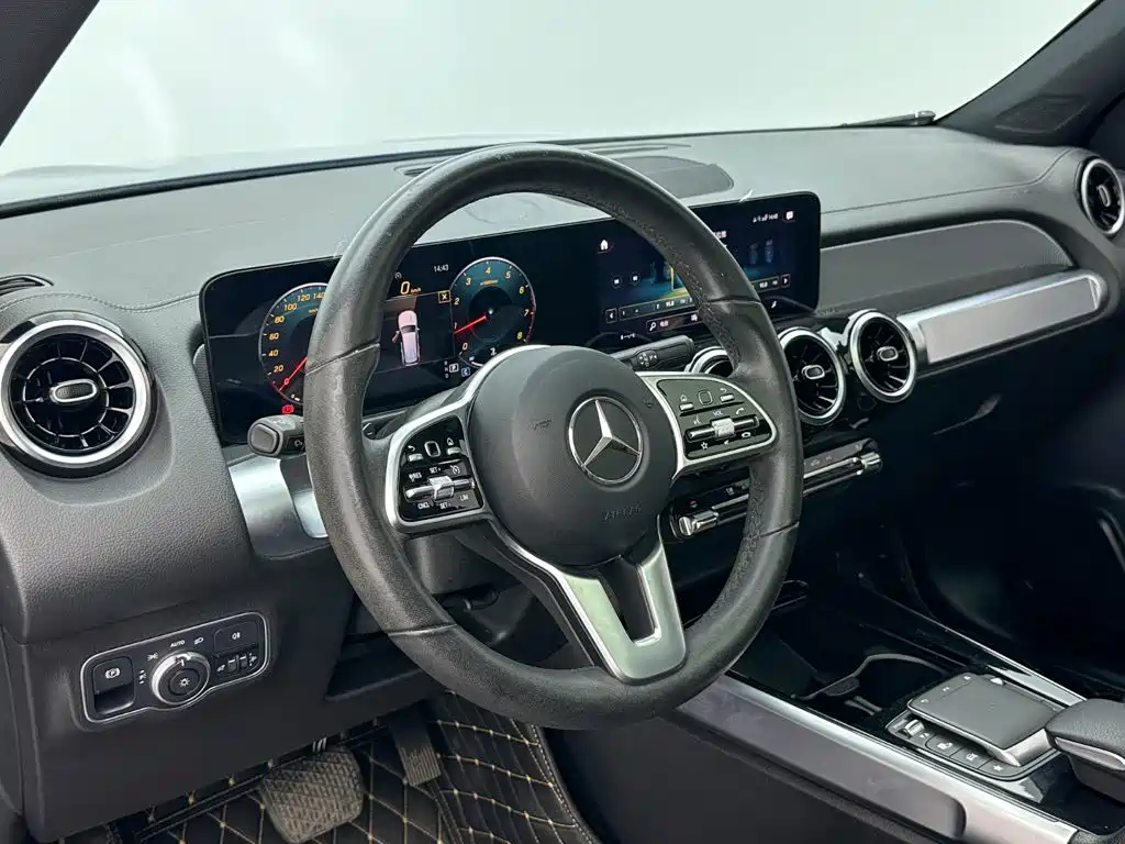 Mercedes-Benz GLB — фото 10