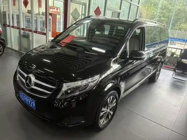 Mercedes-Benz V-Class — фото 15