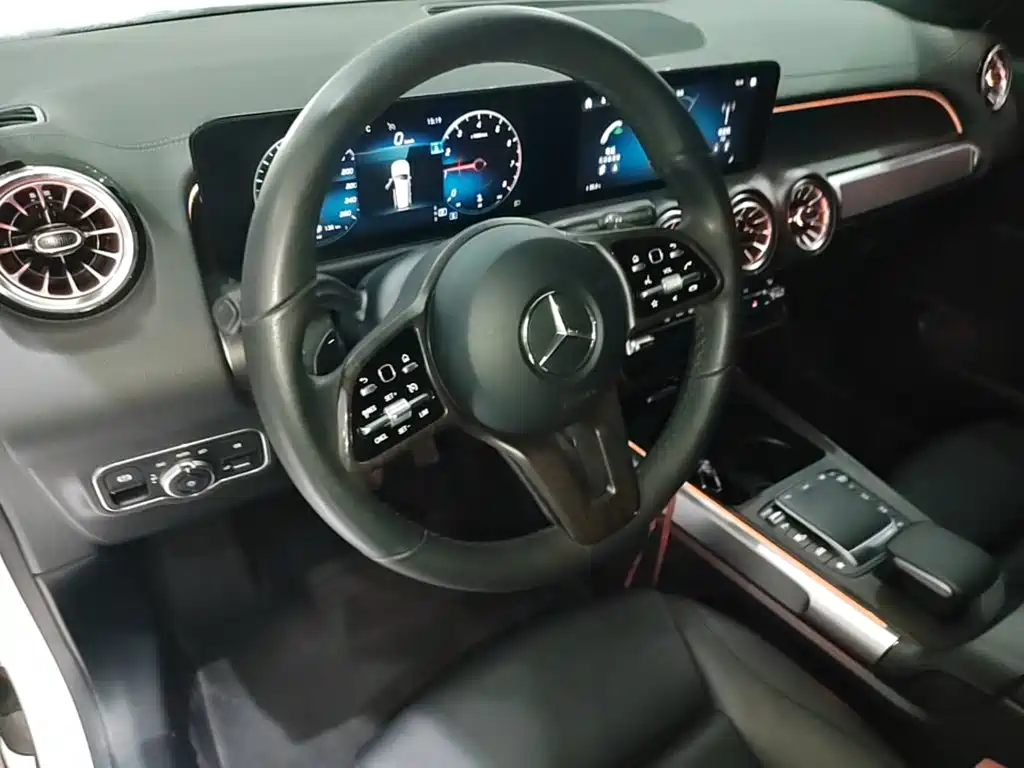 Mercedes-Benz GLB — фото 11