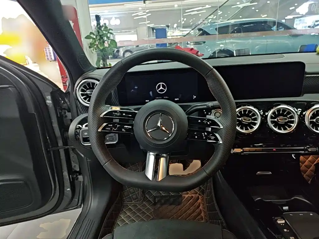Mercedes-Benz A-Class — фото 11