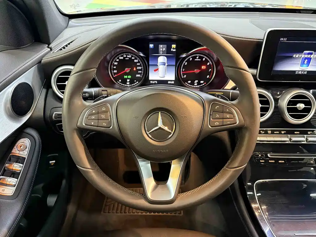 Mercedes-Benz GLC — фото 9