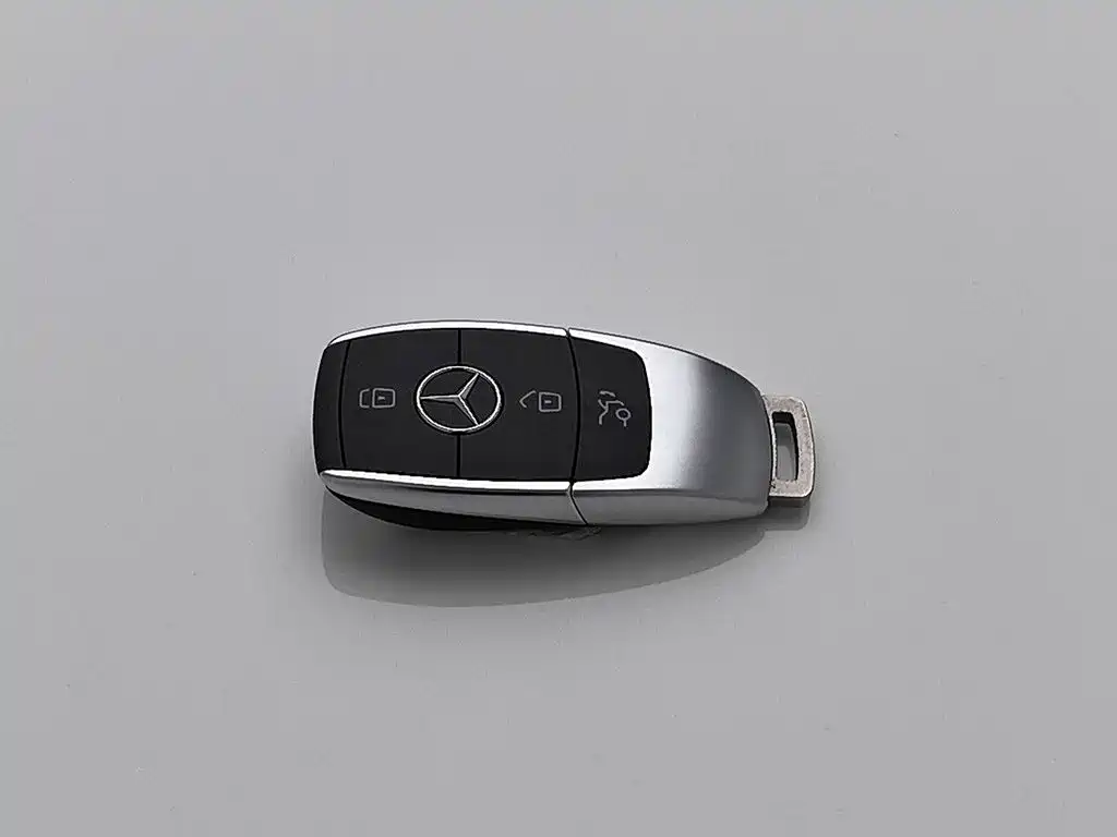Mercedes-Benz C-Class — фото 19
