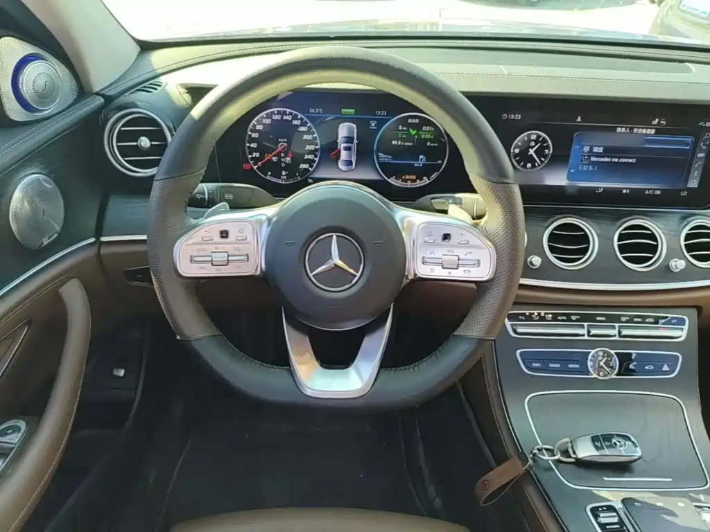 Mercedes-Benz E-Class — фото 11