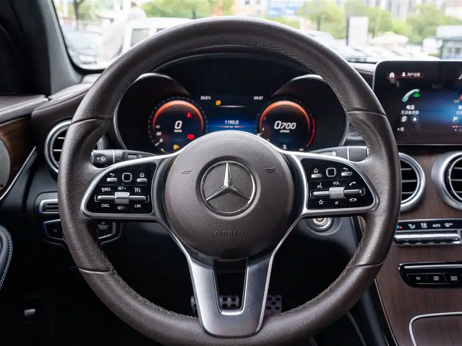 Mercedes-Benz GLC — фото 15