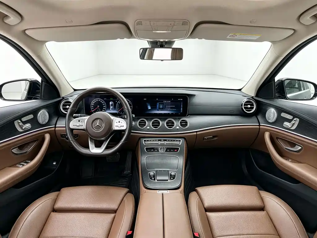 Mercedes-Benz E-Class — фото 5