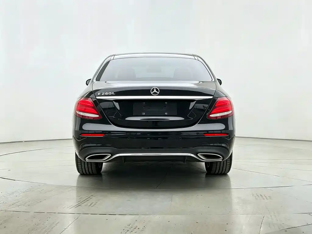 Mercedes-Benz E-Class — фото 8