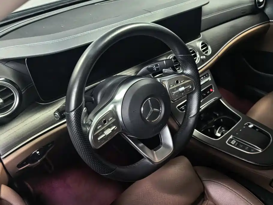 Mercedes-Benz E-Class — фото 15