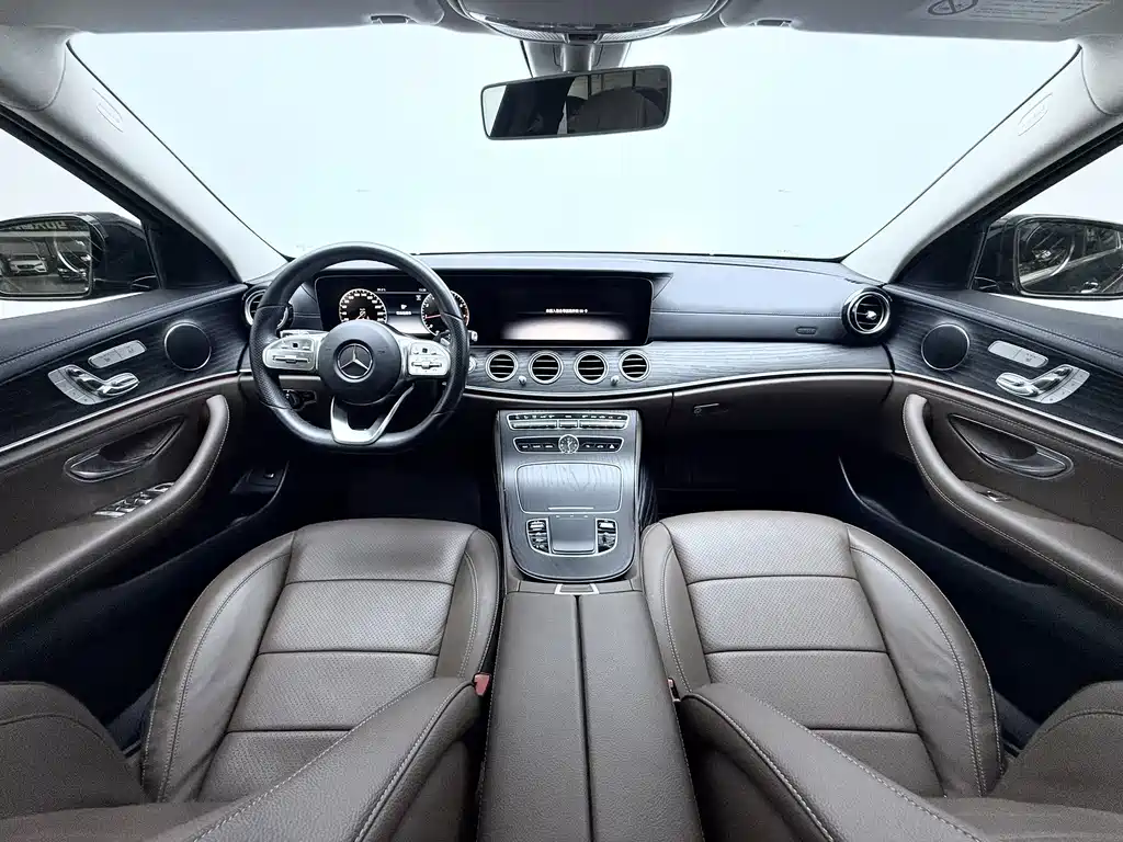 Mercedes-Benz E-Class — фото 18