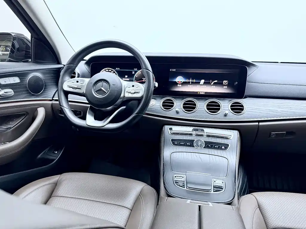 Mercedes-Benz E-Class — фото 19