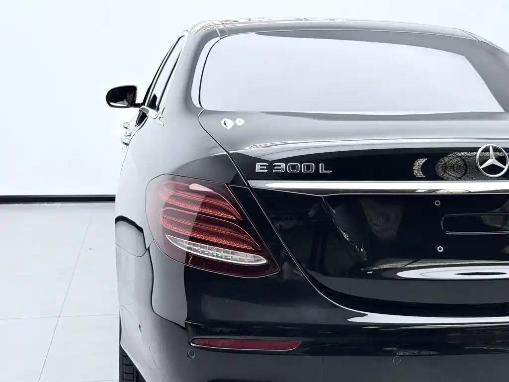 Mercedes-Benz E-Class — фото 9