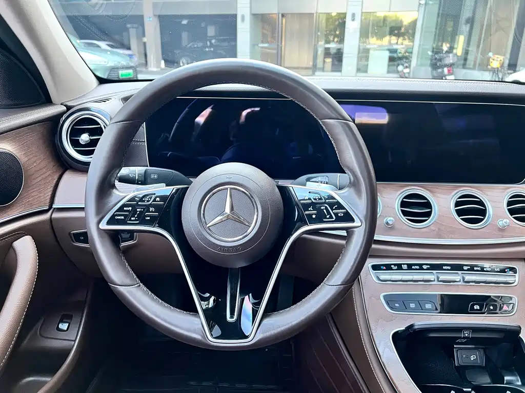 Mercedes-Benz E-Class — фото 5