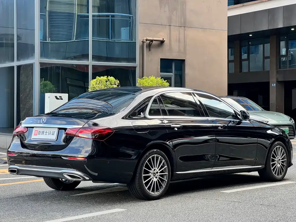 Mercedes-Benz E-Class — фото 8