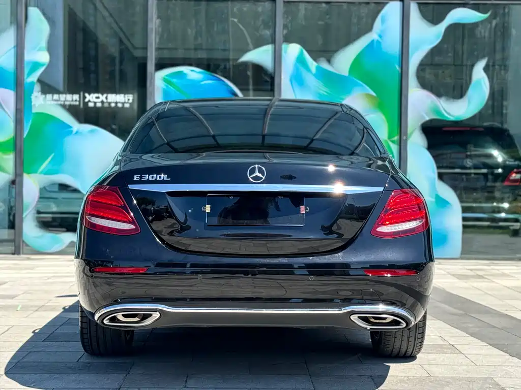 Mercedes-Benz E-Class — фото 9
