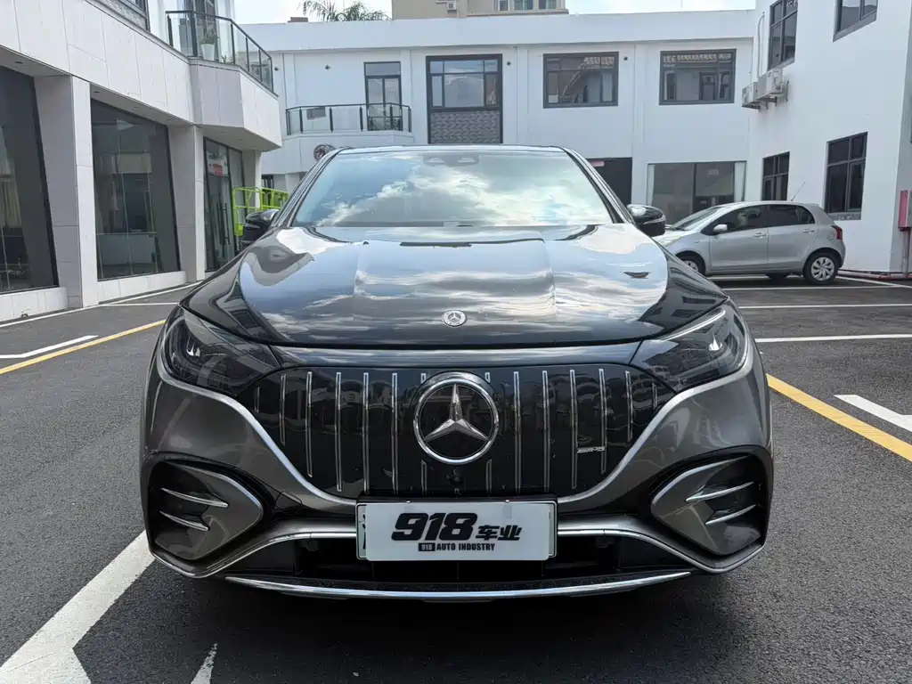 Mercedes-Benz EQE SUV — фото 11