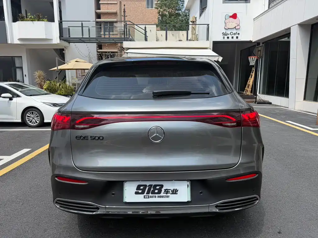 Mercedes-Benz EQE SUV — фото 12