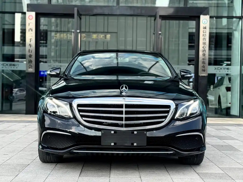 Mercedes-Benz E-Class — фото 2