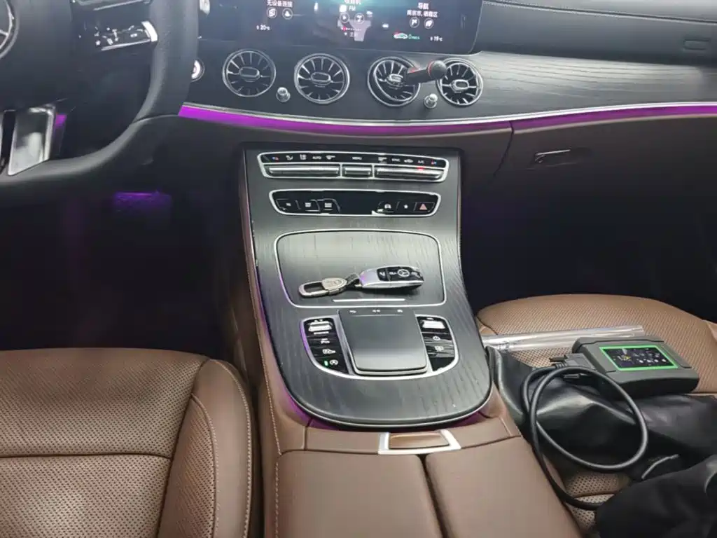 Mercedes-Benz E-Class — фото 14