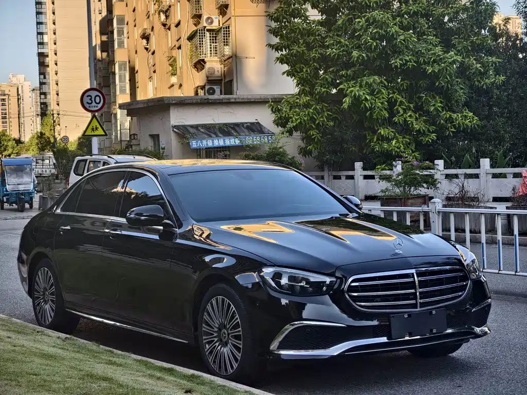 Mercedes-Benz E-Class — фото 3