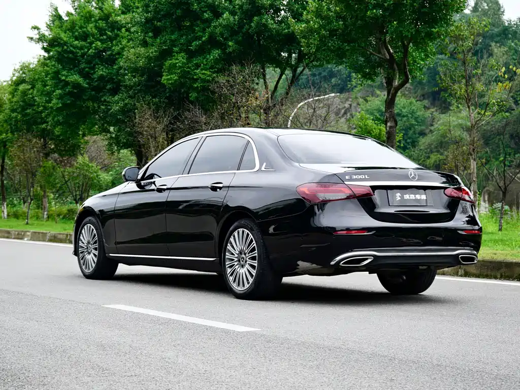 Mercedes-Benz E-Class — фото 3