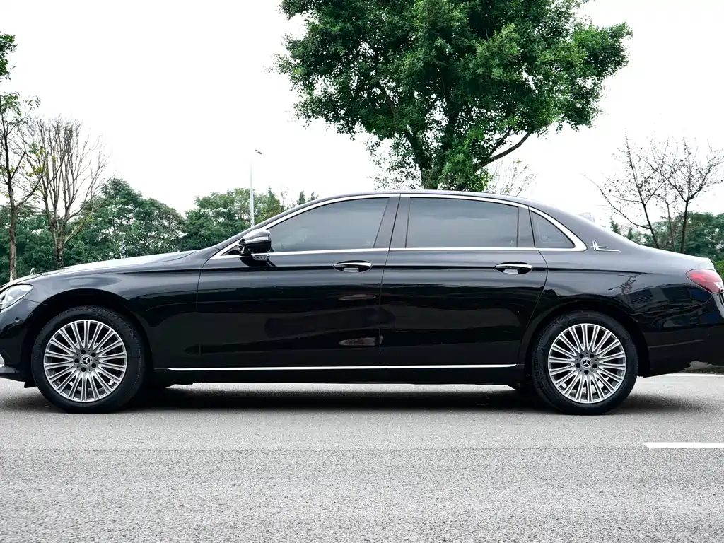 Mercedes-Benz E-Class — фото 4