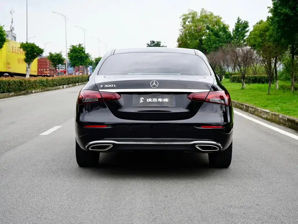 Mercedes-Benz E-Class — фото 5