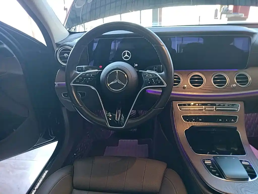 Mercedes-Benz E-Class — фото 11