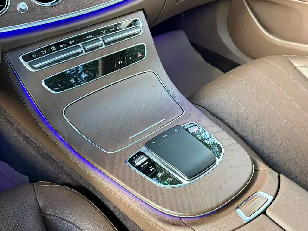 Mercedes-Benz E-Class — фото 17