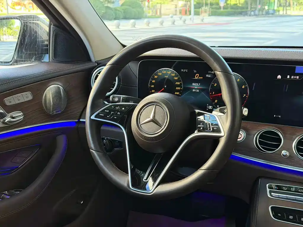 Mercedes-Benz E-Class — фото 10