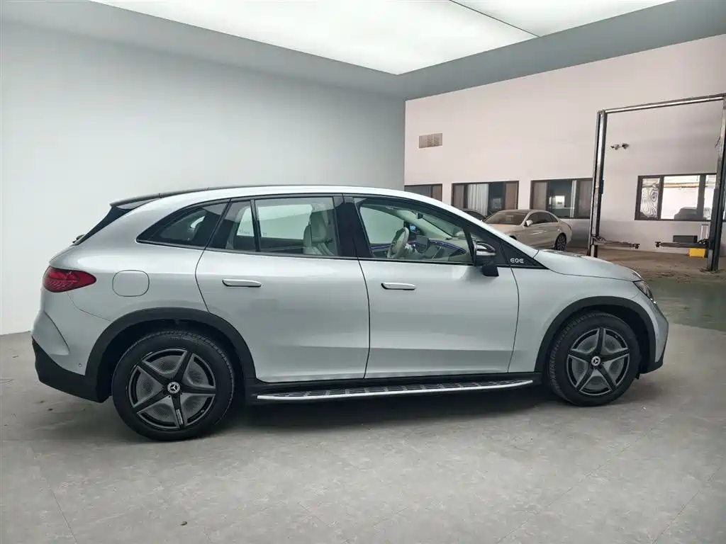 Mercedes-Benz EQE SUV — фото 15