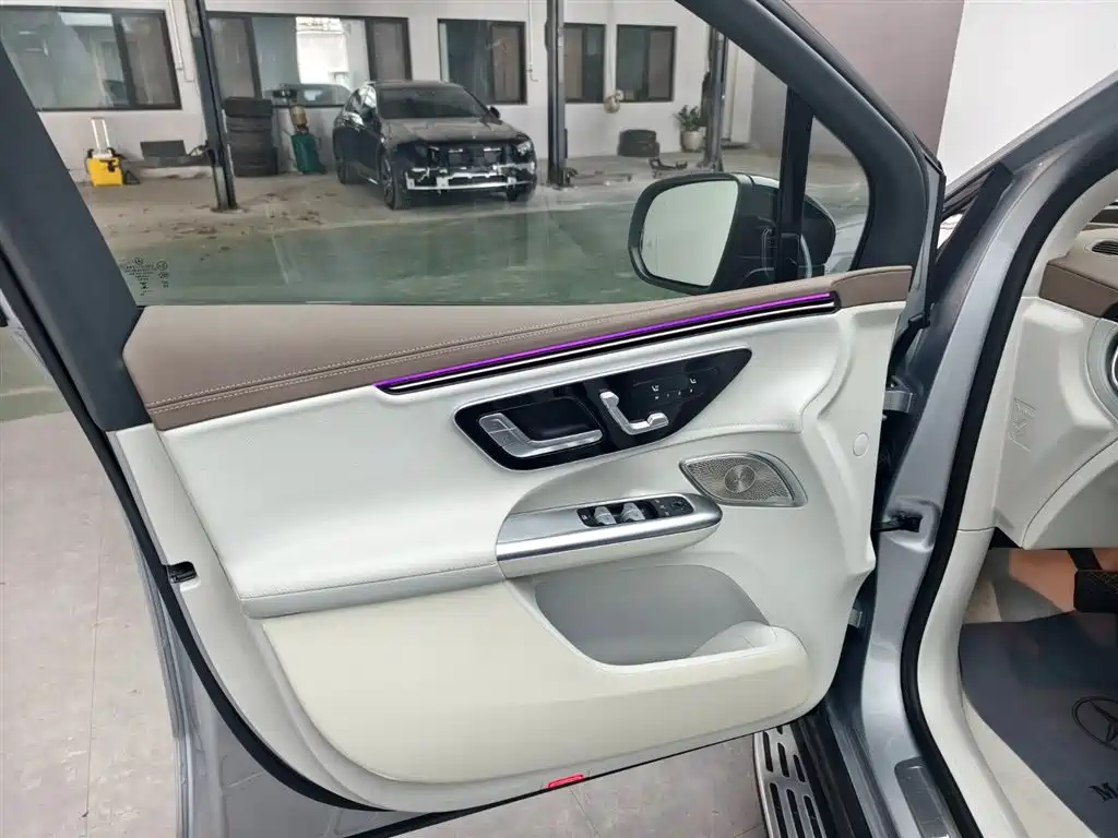 Mercedes-Benz EQE SUV — фото 3