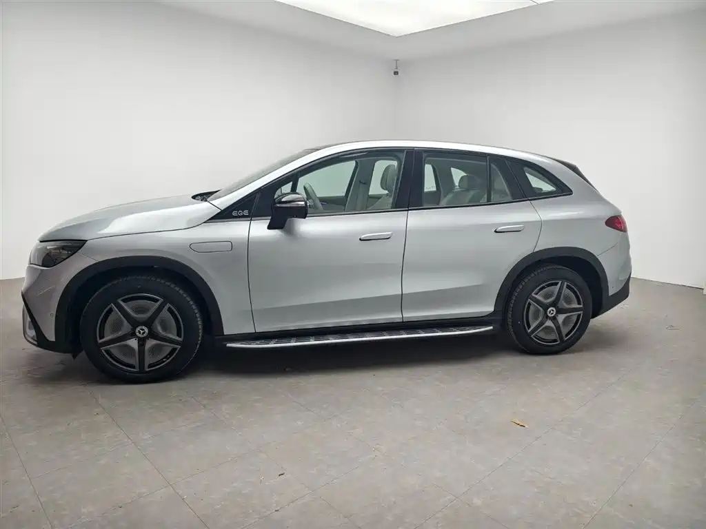 Mercedes-Benz EQE SUV — фото 9