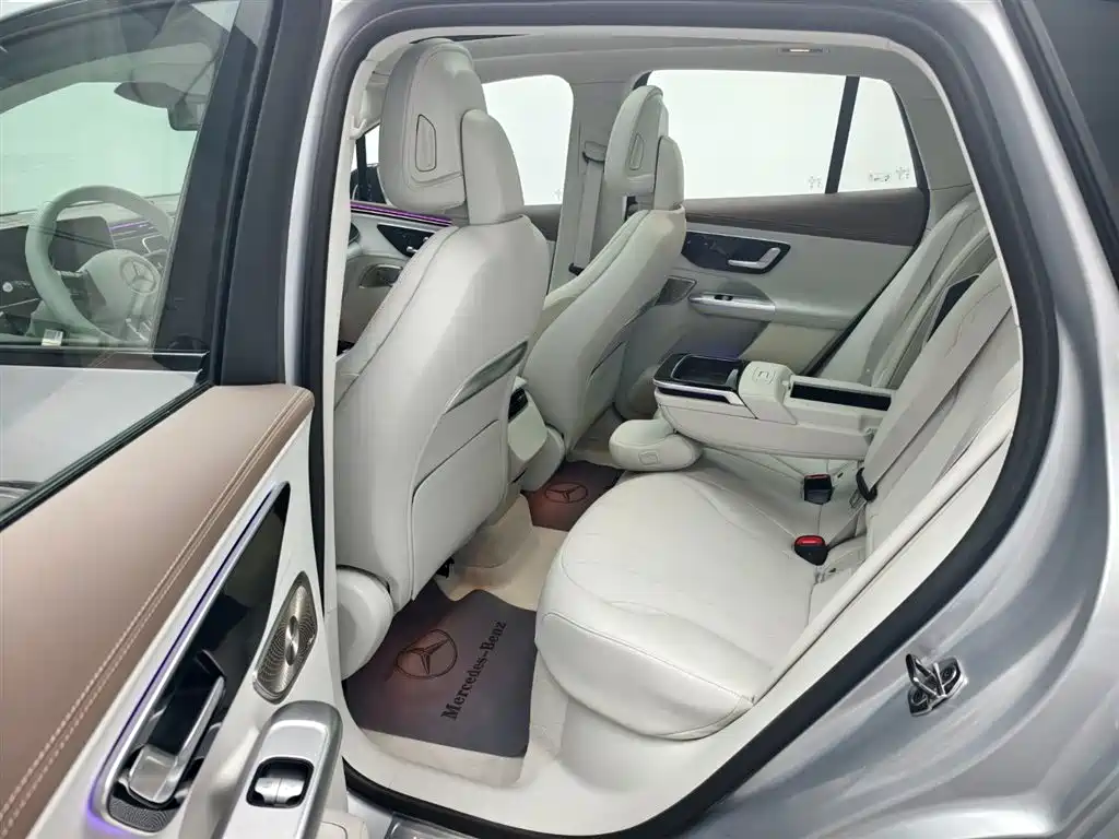 Mercedes-Benz EQE SUV — фото 10