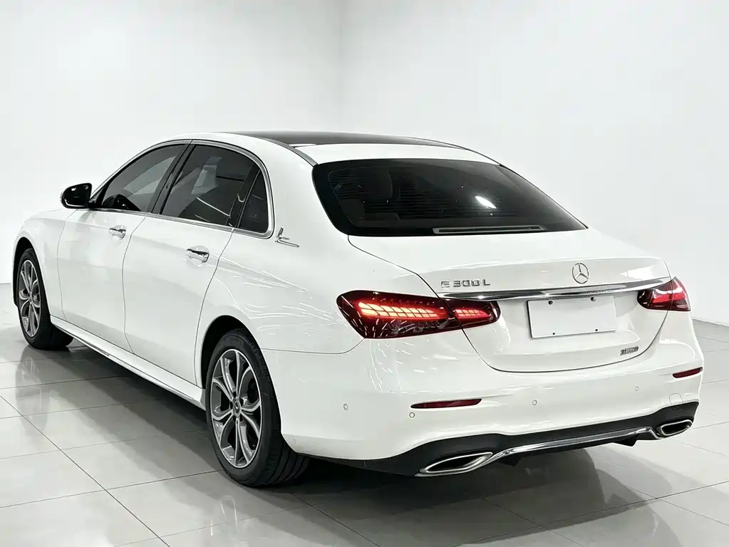 Mercedes-Benz E-Class — фото 4