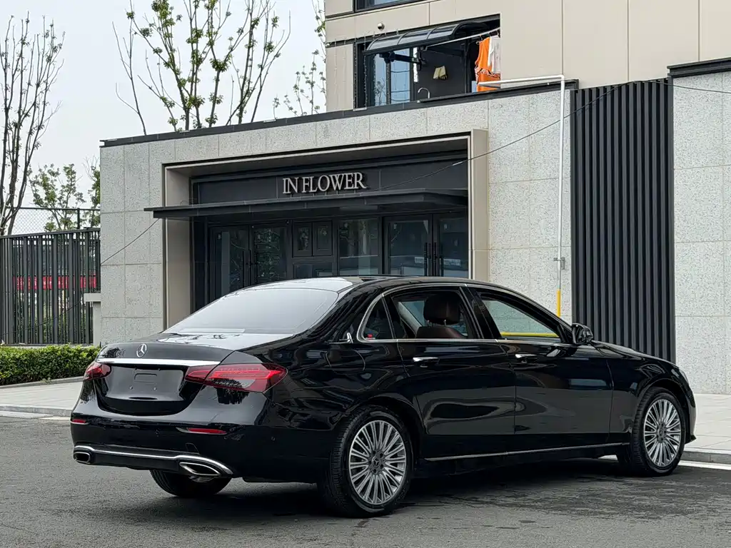 Mercedes-Benz E-Class — фото 14