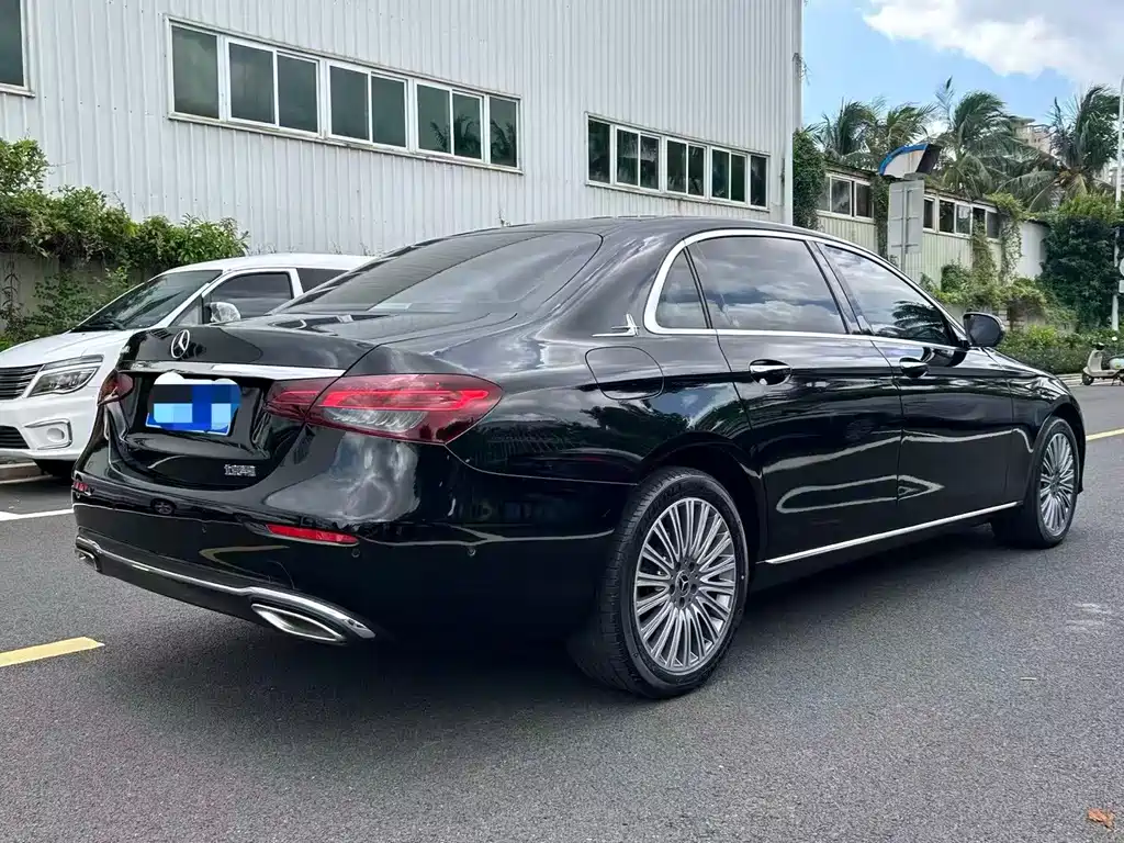 Mercedes-Benz E-Class — фото 10