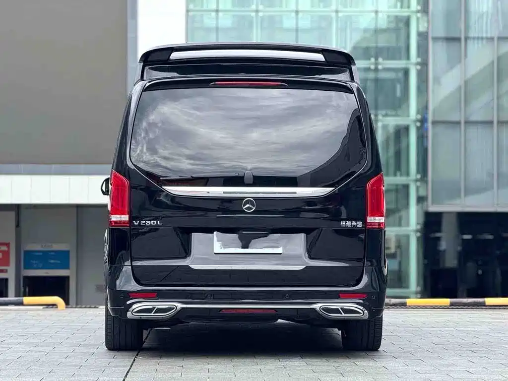 Mercedes-Benz V-Class — фото 18