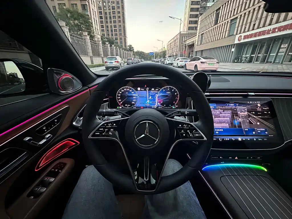 Mercedes-Benz E-Class — фото 11