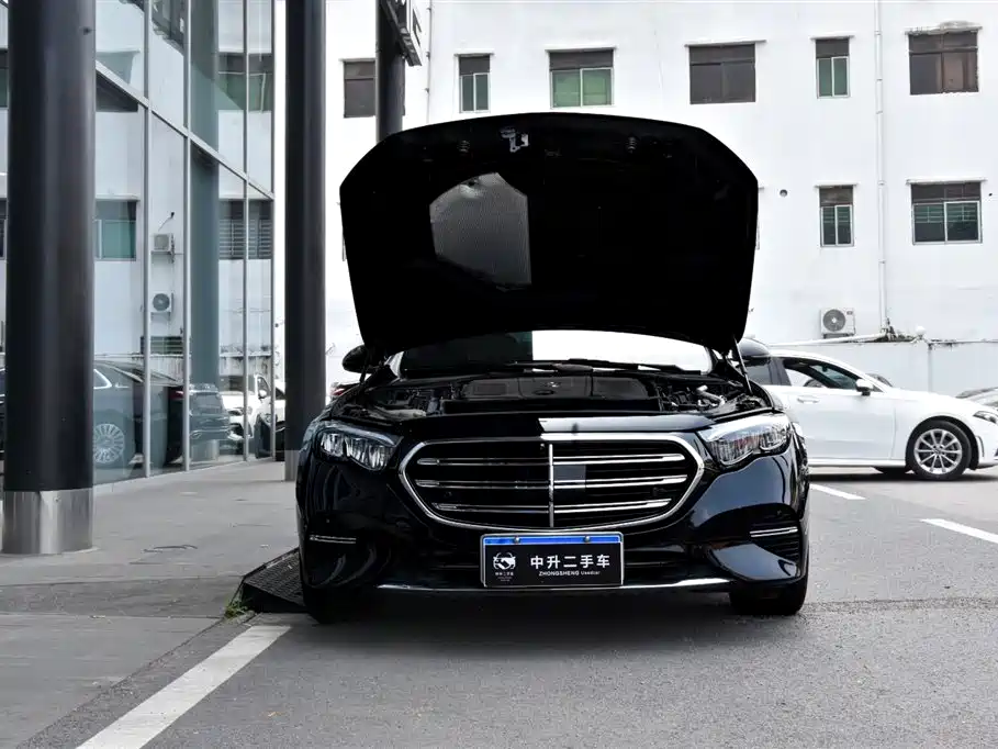 Mercedes-Benz E-Class — фото 8