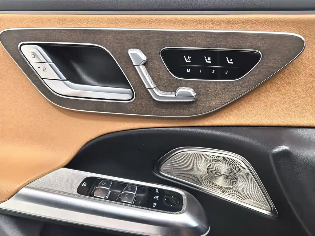 Mercedes-Benz E-Class — фото 14