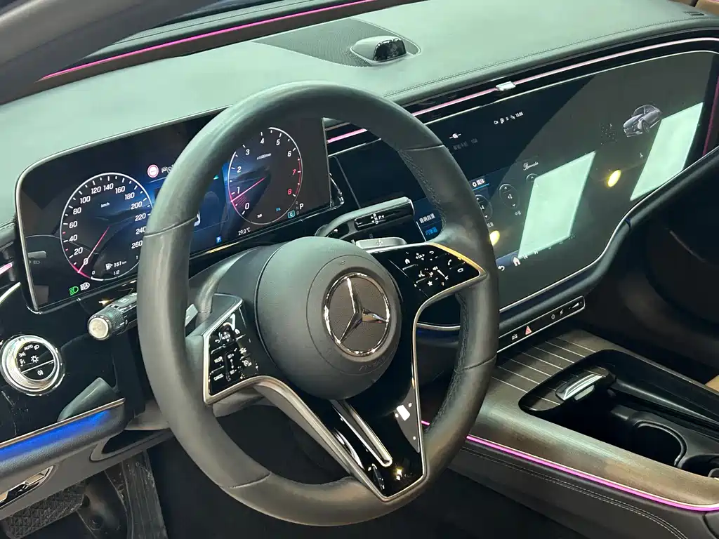 Mercedes-Benz E-Class — фото 10